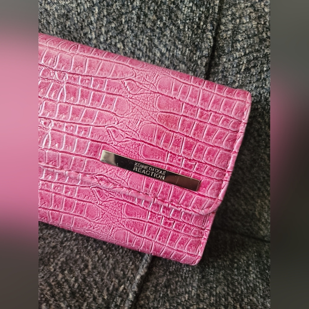 Kenneth Cole Reaction Hot Pink Croc Embossed Wallet - Picture 2 of 6